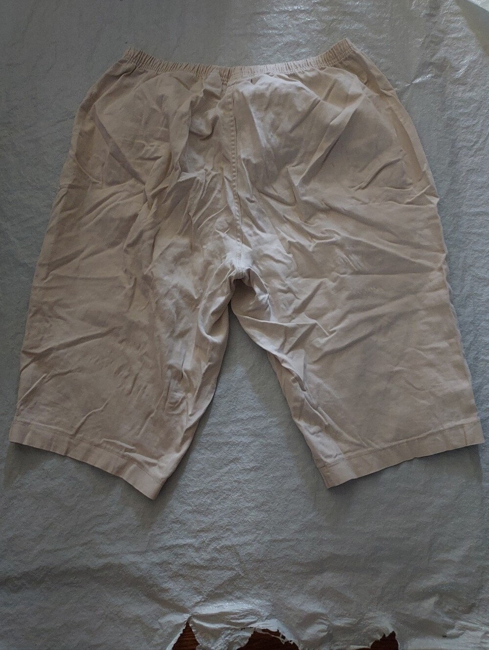 croft & barrow Women’s Tan Capris with Elastic Waist - Picture 2 of 3